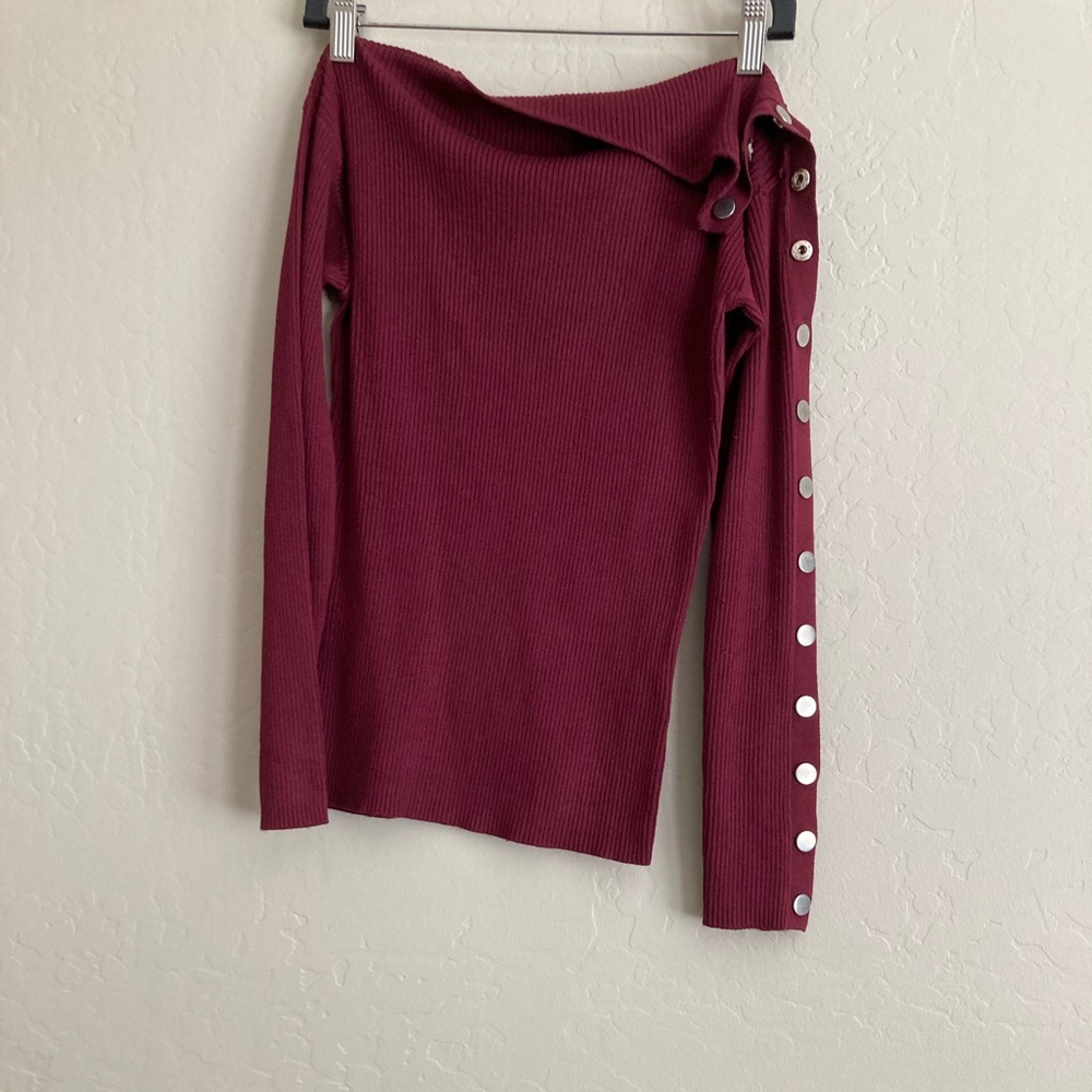 VENUS Off-The-Shoulder Ribbed Sweater
